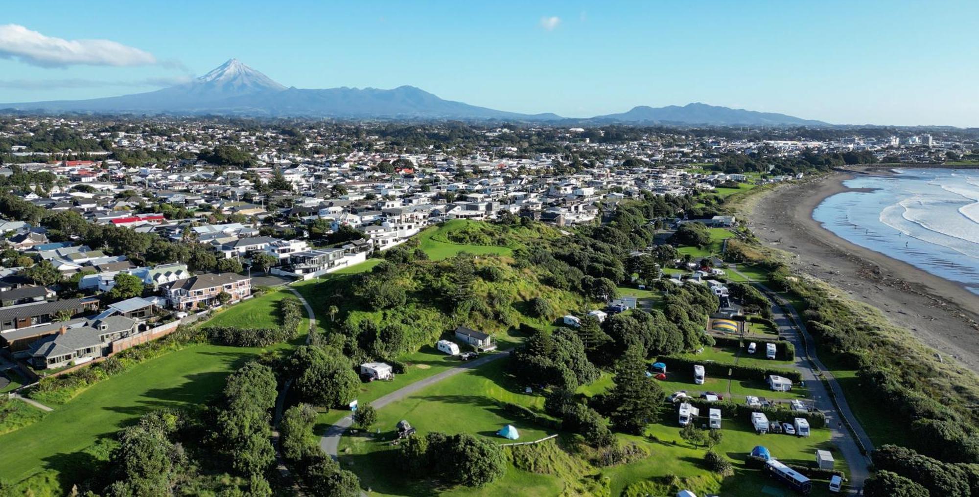 Fitzroy Beach Holiday Park Ню Плимут Екстериор снимка