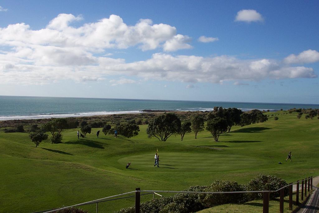 Fitzroy Beach Holiday Park Ню Плимут Екстериор снимка