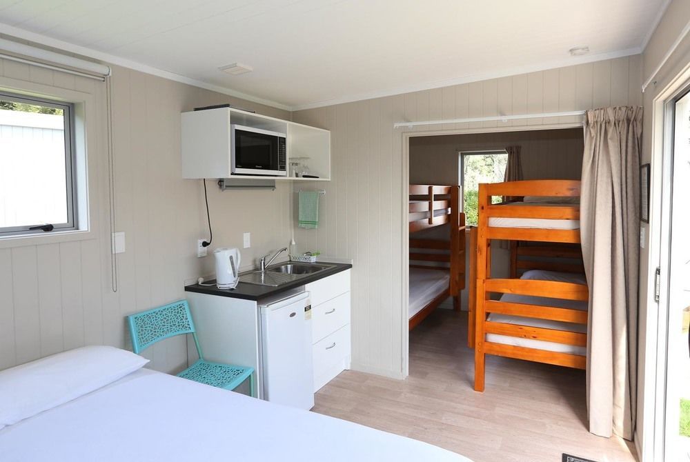 Fitzroy Beach Holiday Park Ню Плимут Екстериор снимка