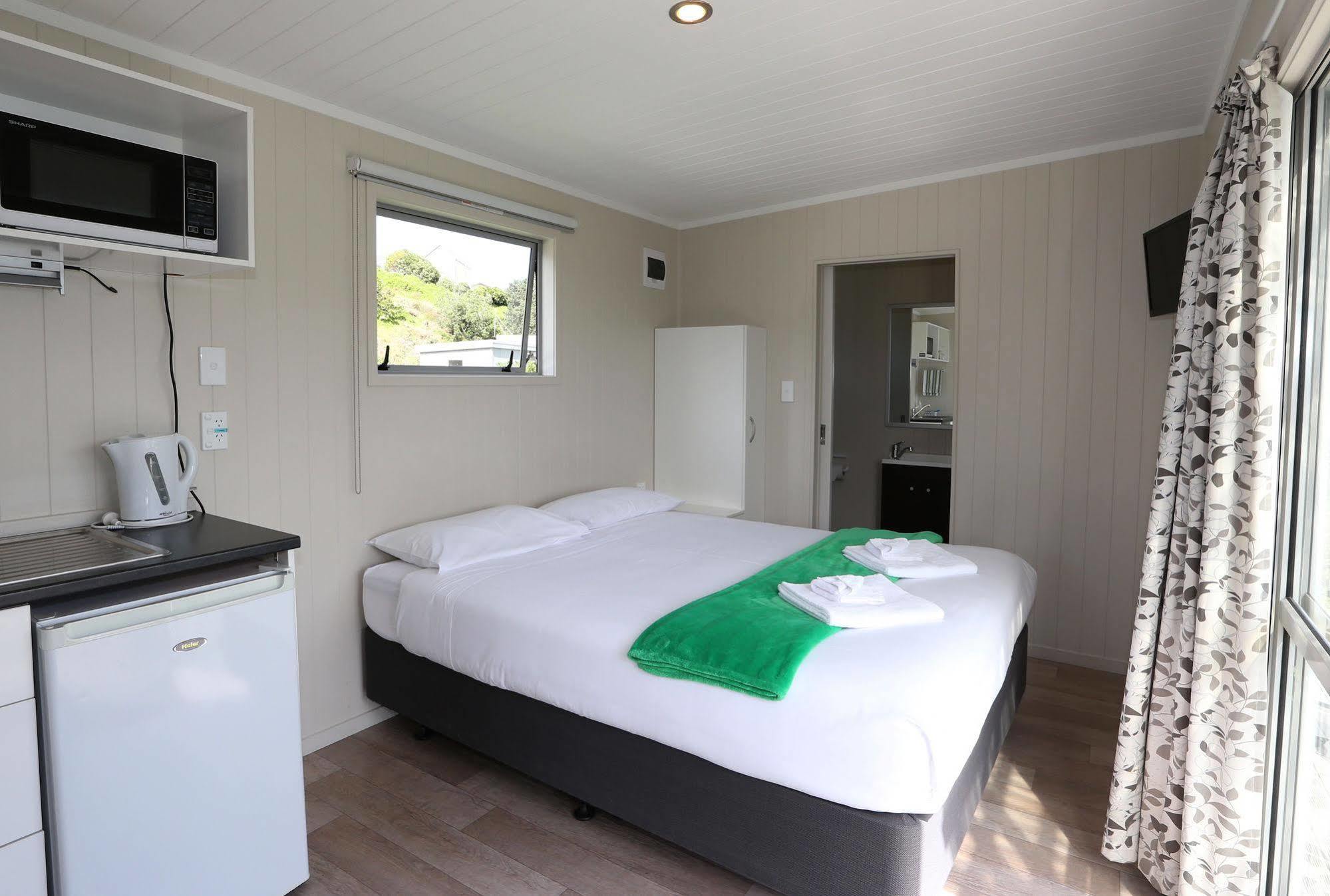 Fitzroy Beach Holiday Park Ню Плимут Екстериор снимка