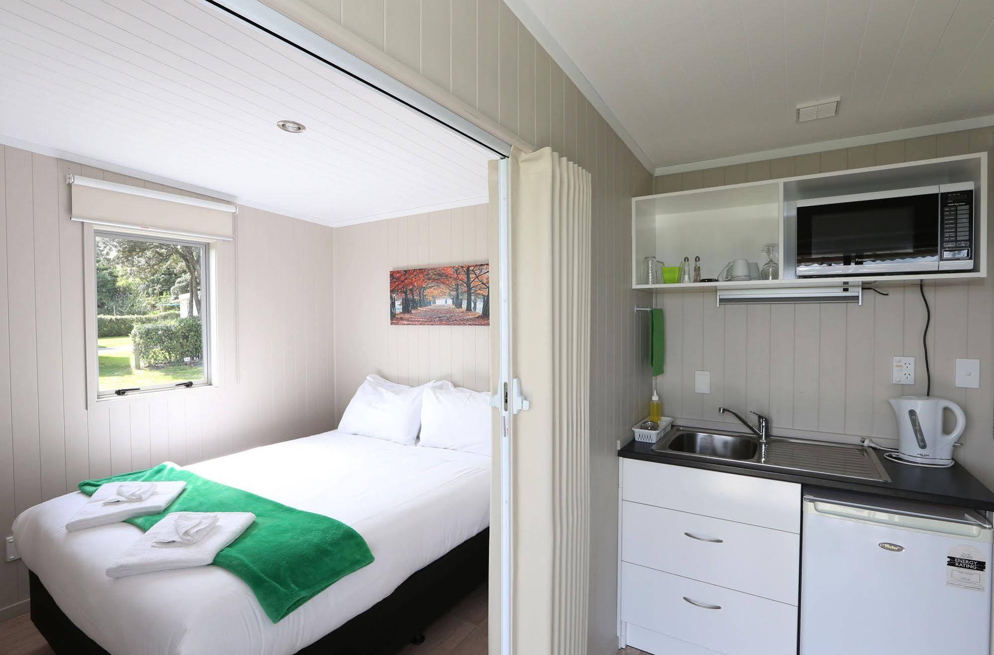 Fitzroy Beach Holiday Park Ню Плимут Екстериор снимка