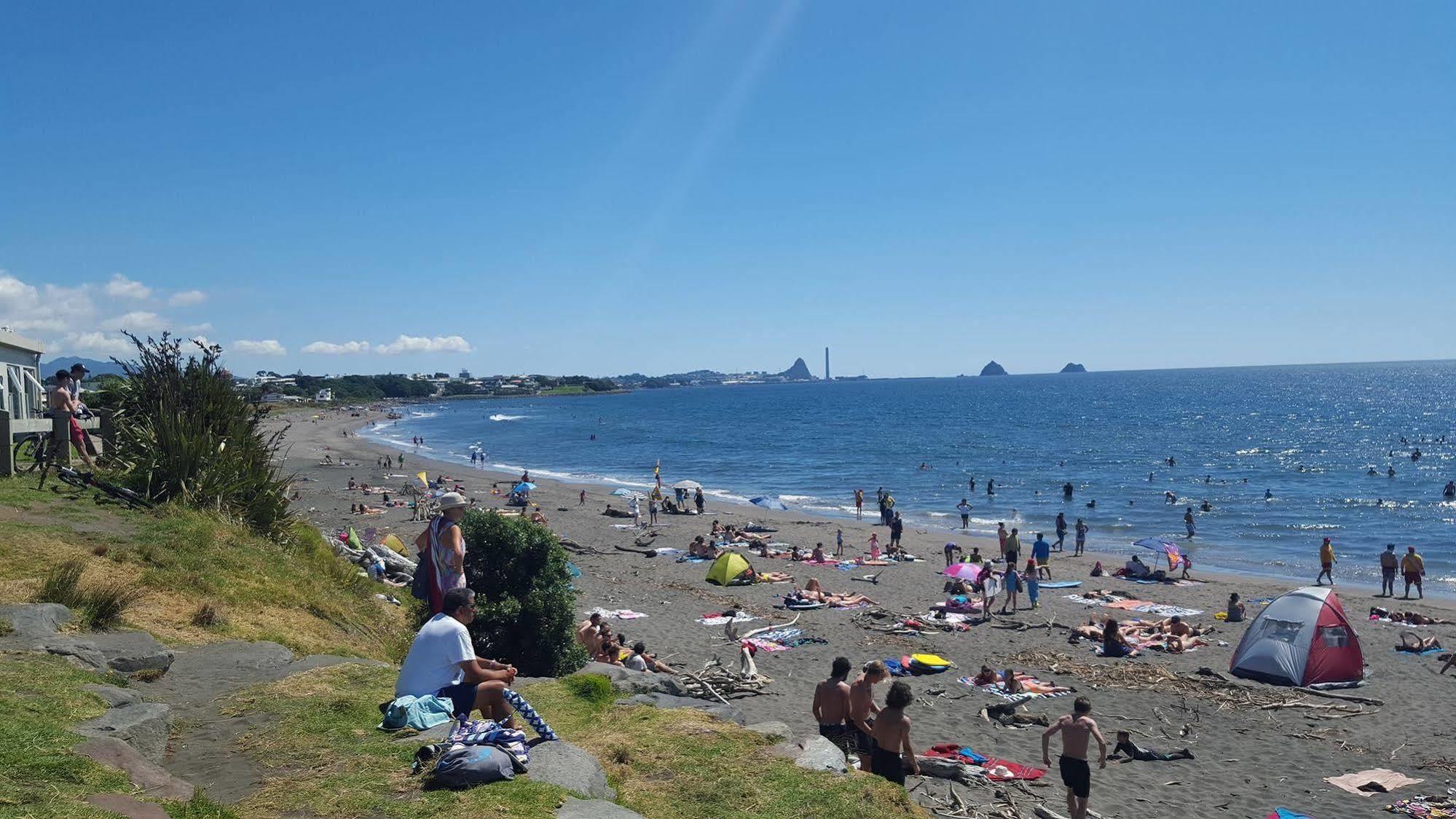 Fitzroy Beach Holiday Park Ню Плимут Екстериор снимка